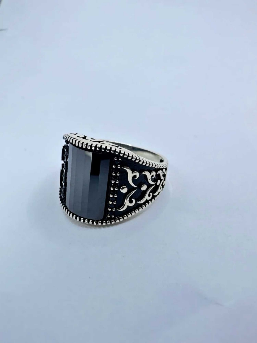 Picture of Elegant ring