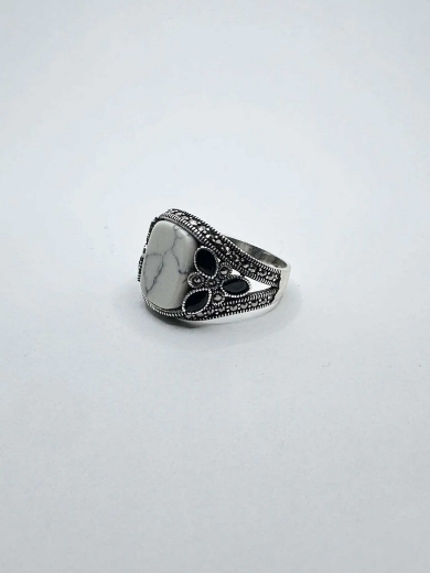 Picture of White stone ring