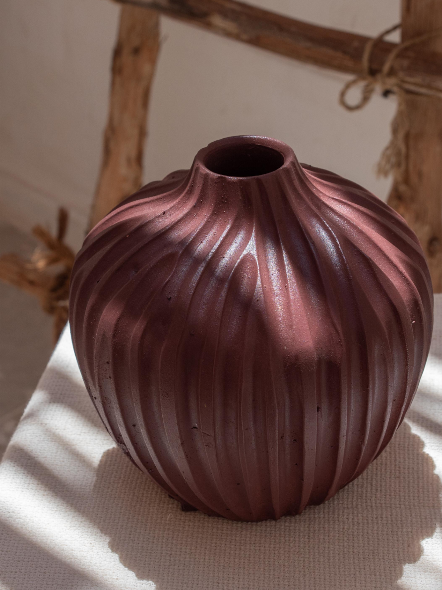 Picture of Crockel  vase  maroon 