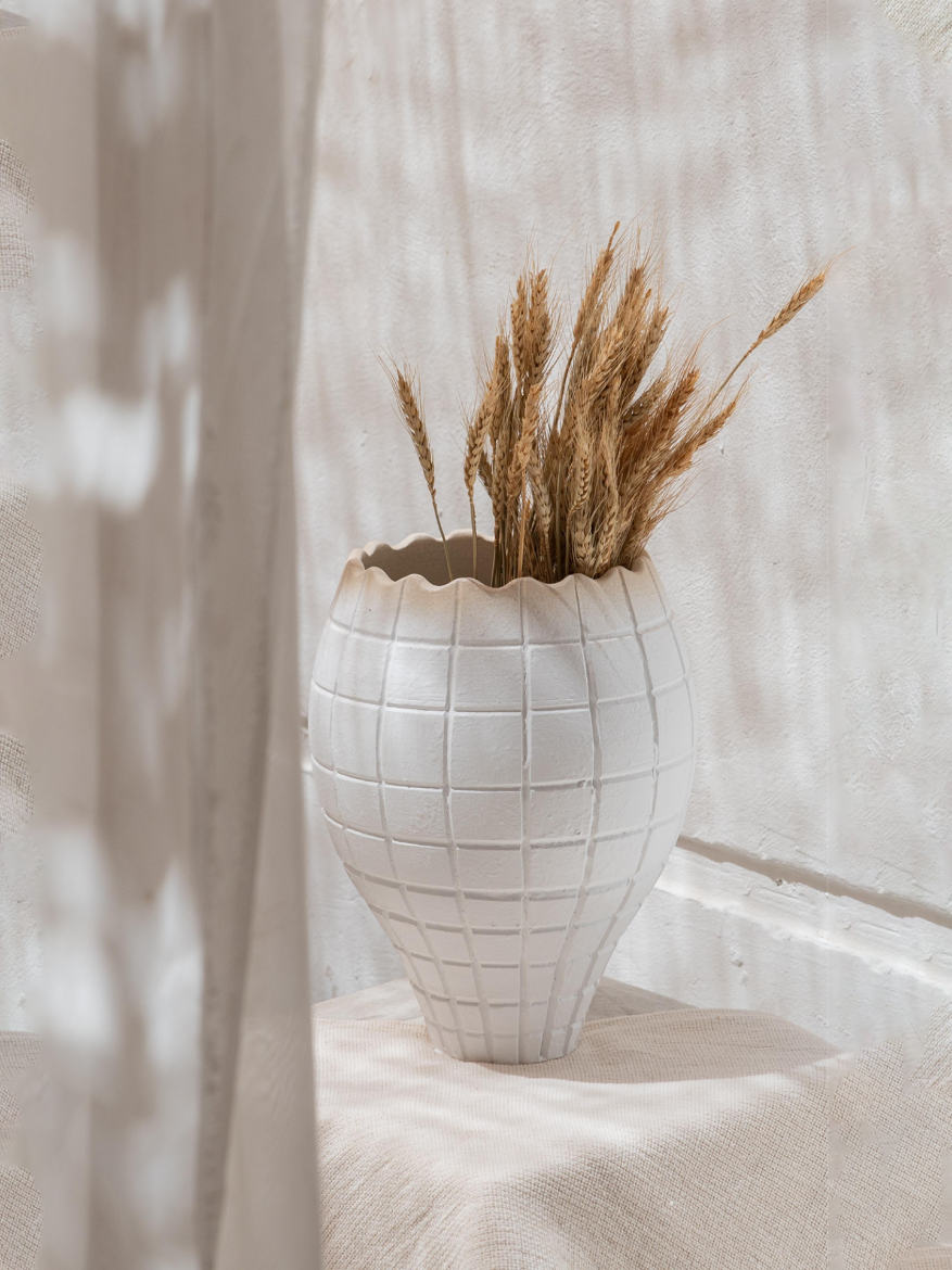 Picture of Tulip vase  white 