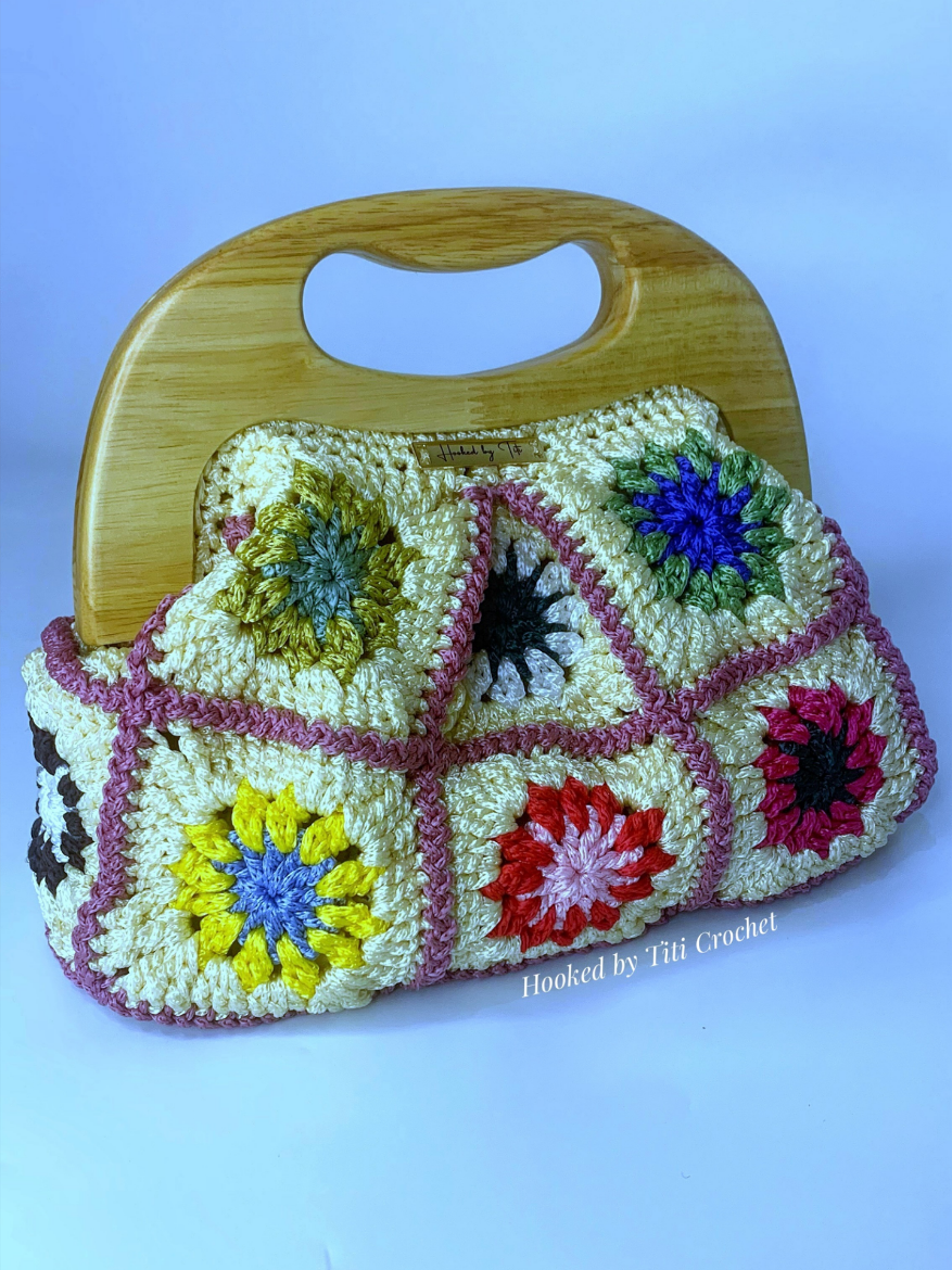 Picture of The “Sunny” Vintage Crochet Bag with Wooden Handle