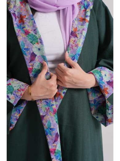 صورة عباية بتصميم بطانة الزهور الخضراء