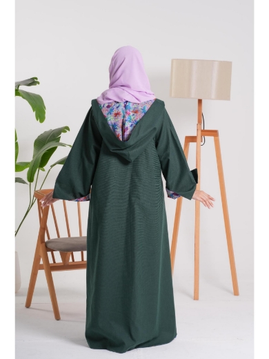 صورة عباية بتصميم بطانة الزهور الخضراء