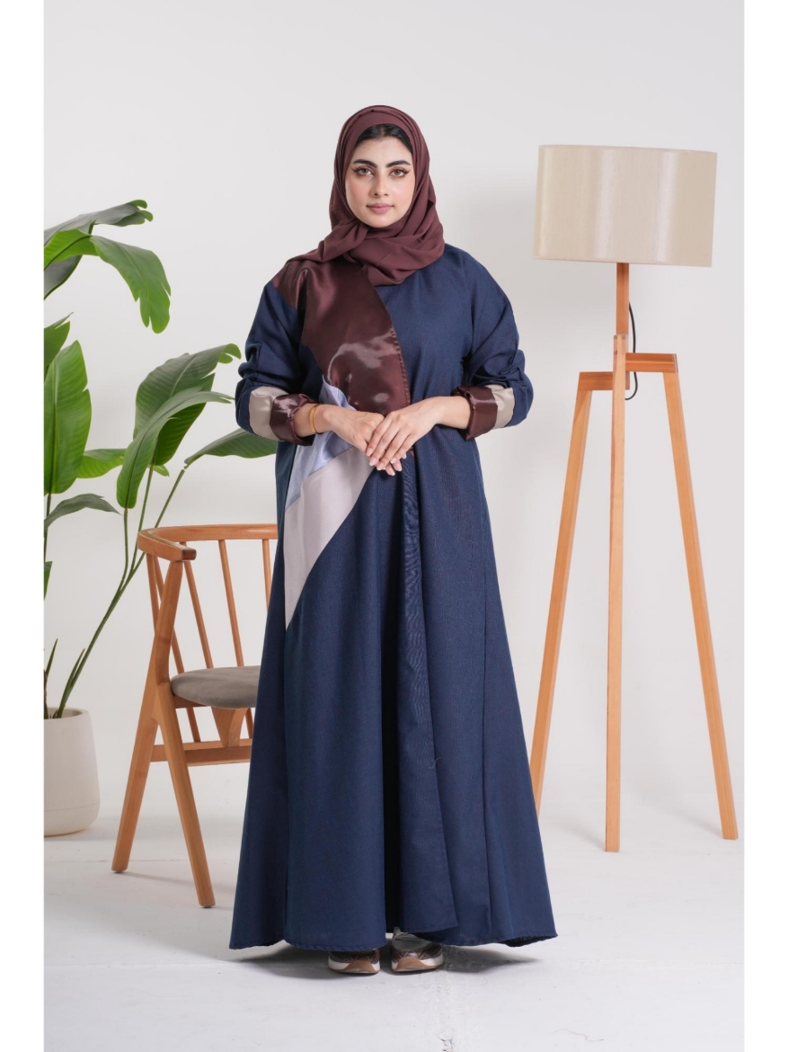 صورة عباية الكتل اللونية بلمسة ساتان