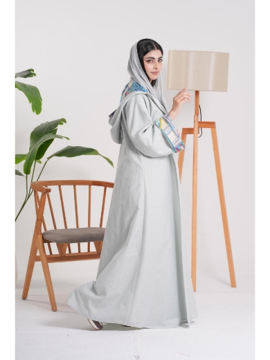 صورة عباية الهدوء المطرزة