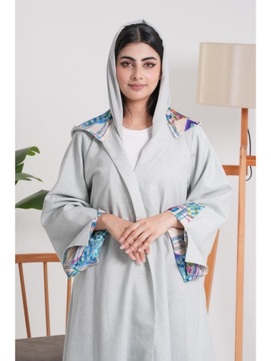 صورة عباية الهدوء المطرزة