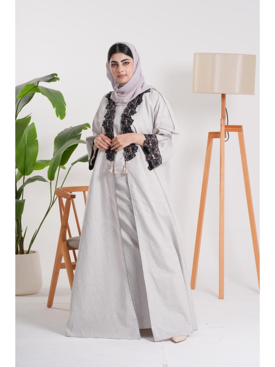 Picture of The Snow and Black Lace Abaya