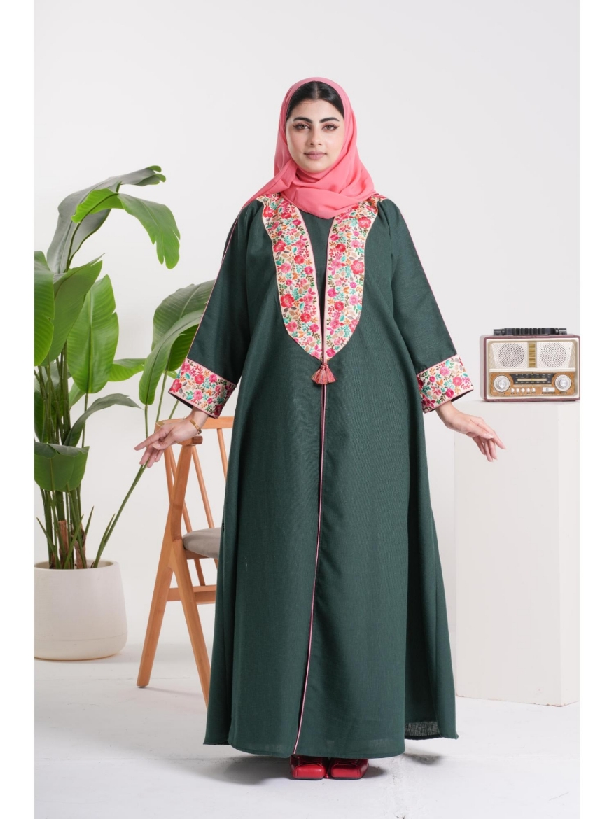 صورة عباءة الزمرد المطرزة