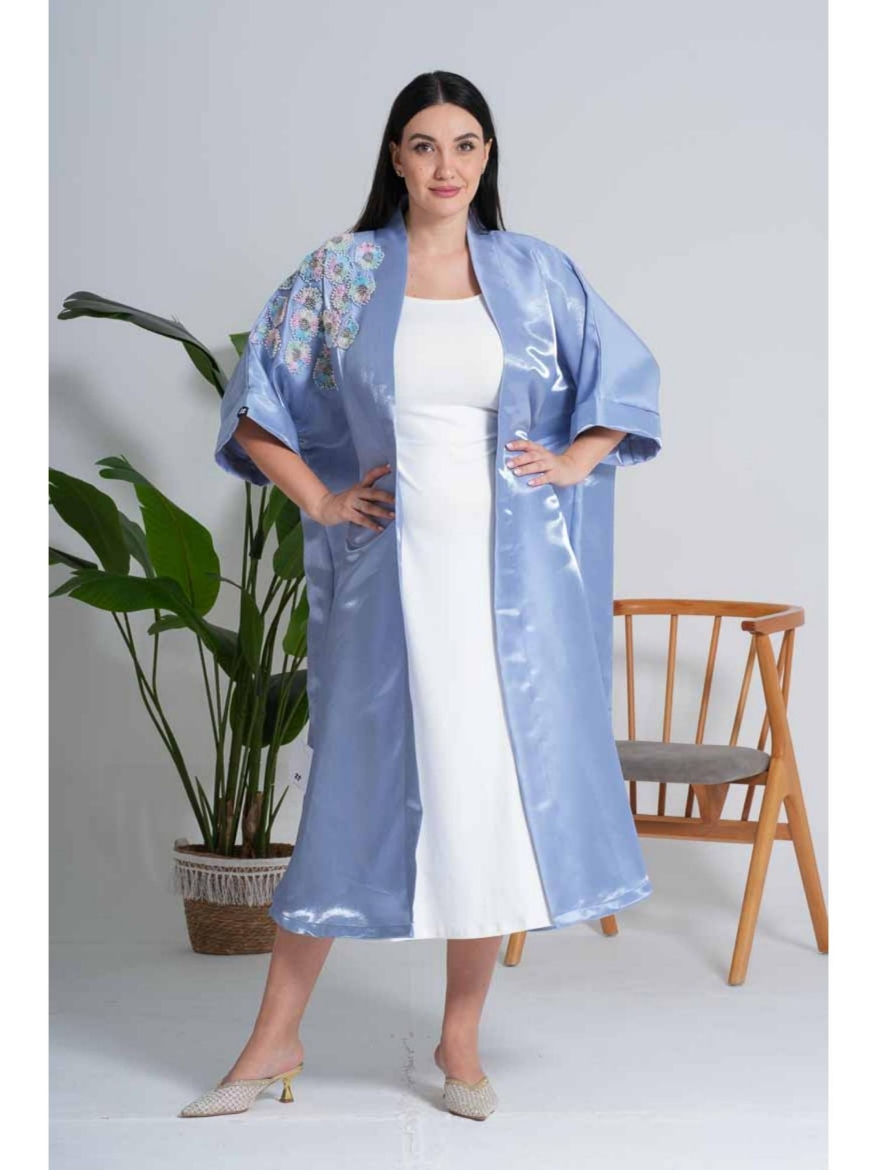 صورة عباءة ساتان السماء الزرقاء