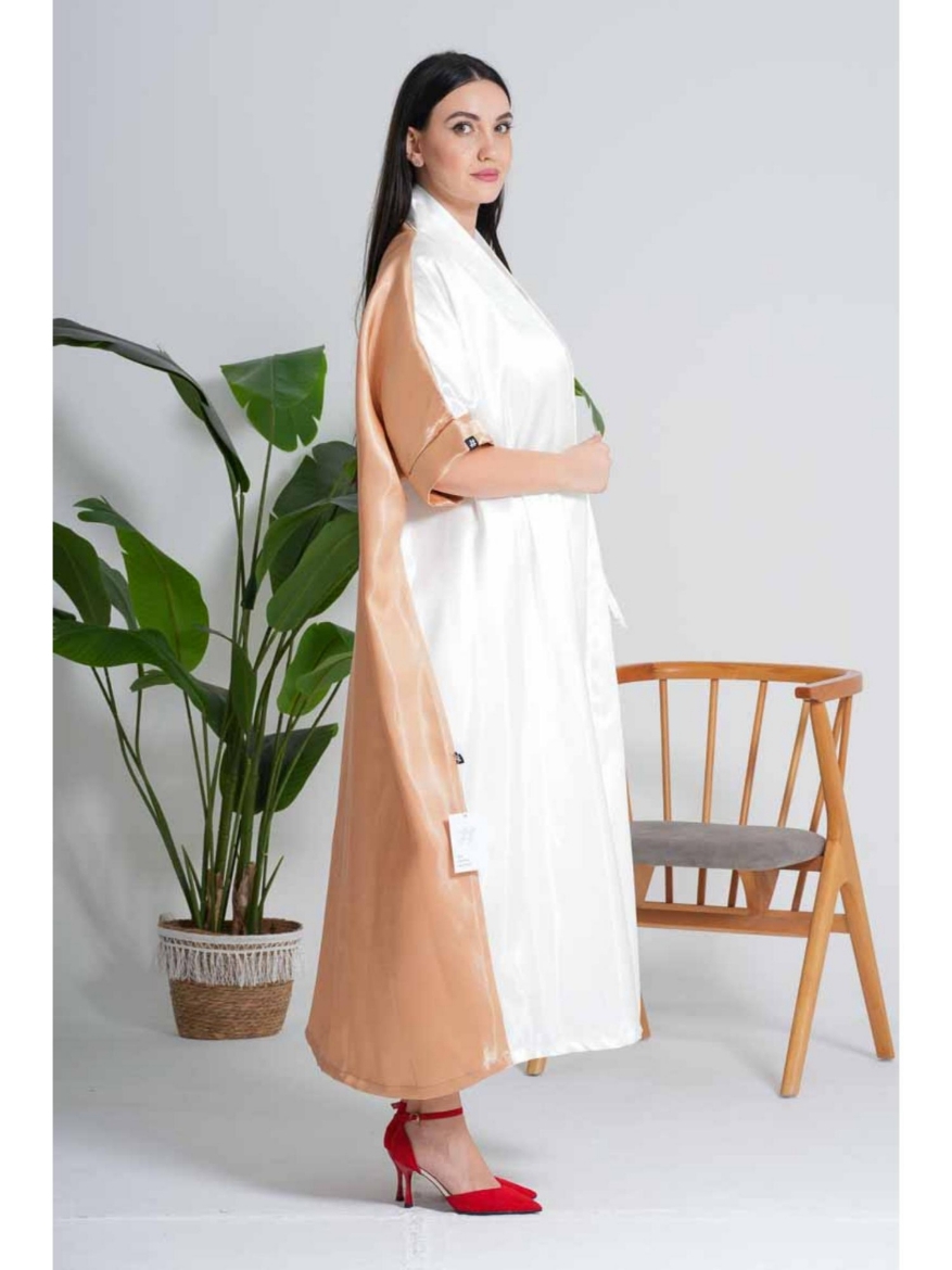 صورة كيمونو الساتان العاجي والشامبين