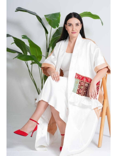 صورة كيمونو الساتان العاجي والشامبين