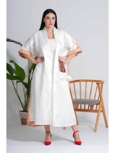 صورة كيمونو الساتان العاجي والشامبين