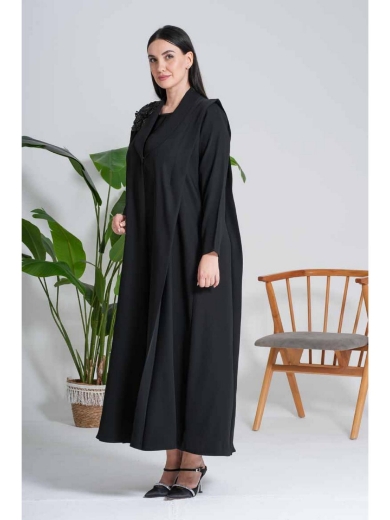 صورة عباءة "الكتف المطرز" بياقة المعطف