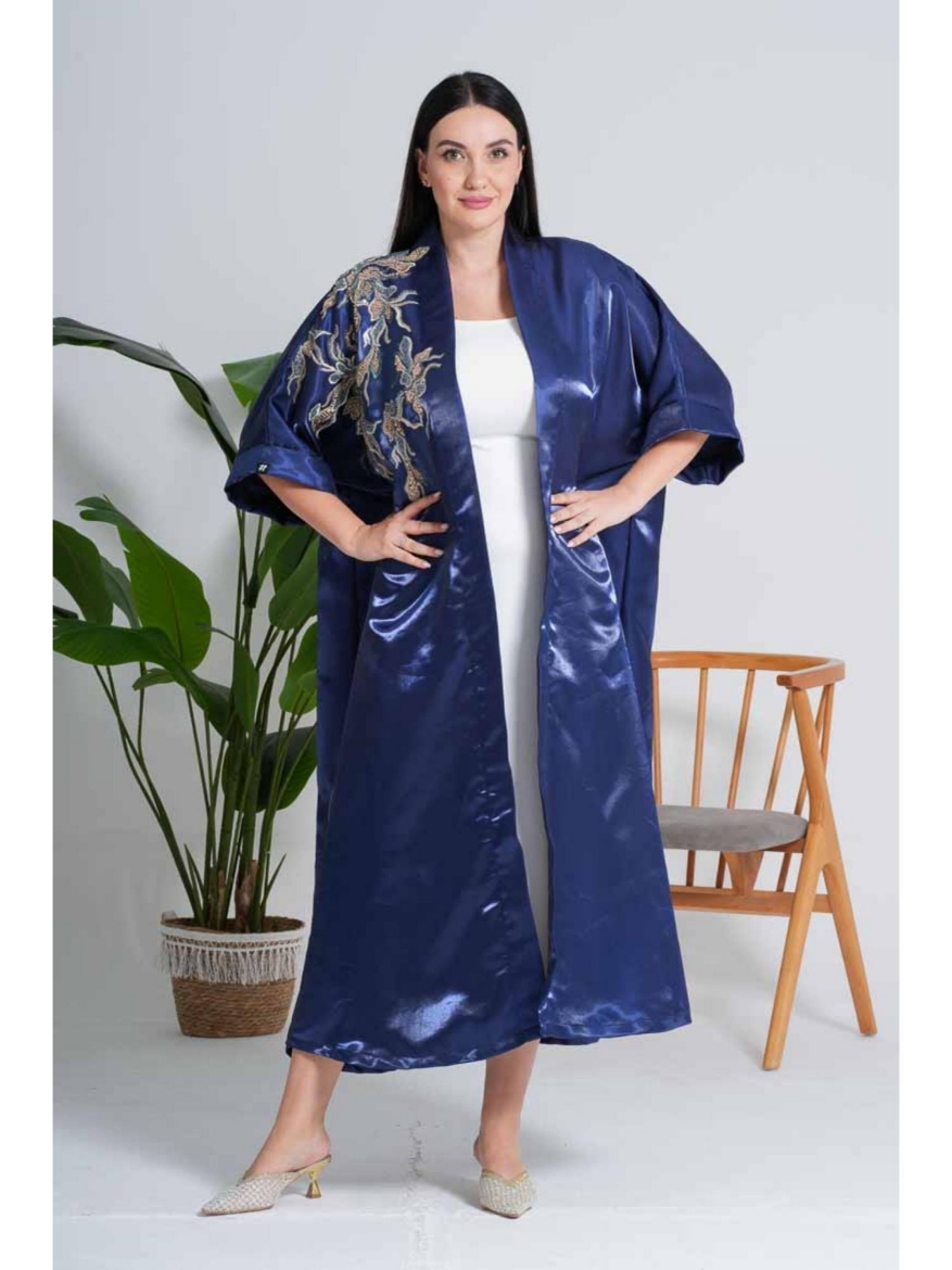 صورة كيمونو "التطريز الذهبي" بلون الأزرق الملكي