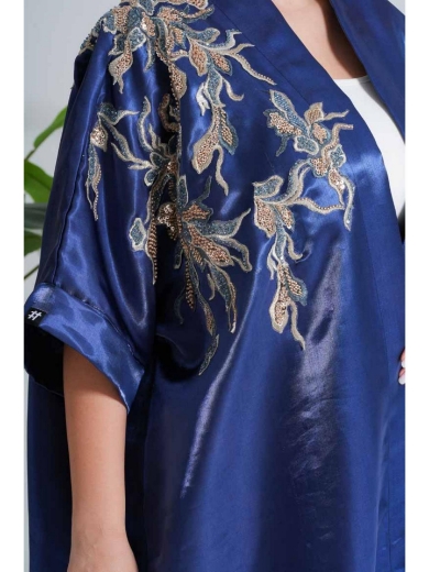 صورة كيمونو "التطريز الذهبي" بلون الأزرق الملكي