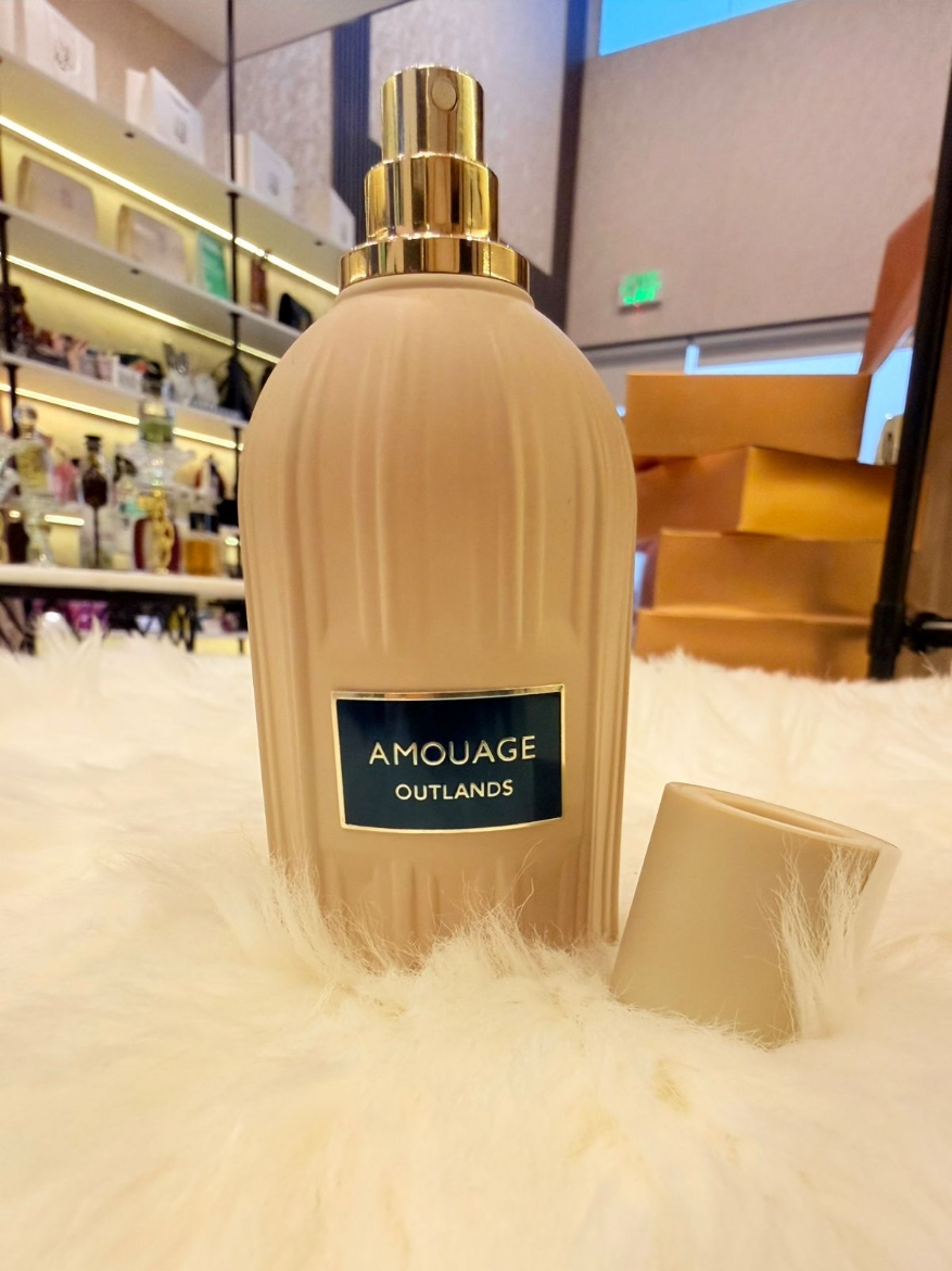 صورة perfume amouage outlands