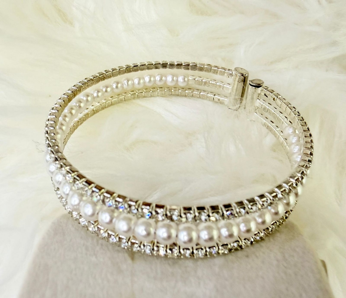 Picture of Bangle stone with pearl